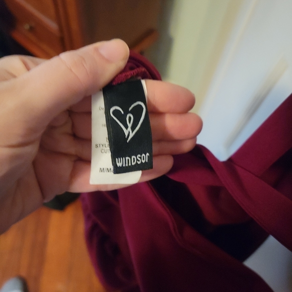 Windsor wine colored dress. Medium - Picture 4 of 4